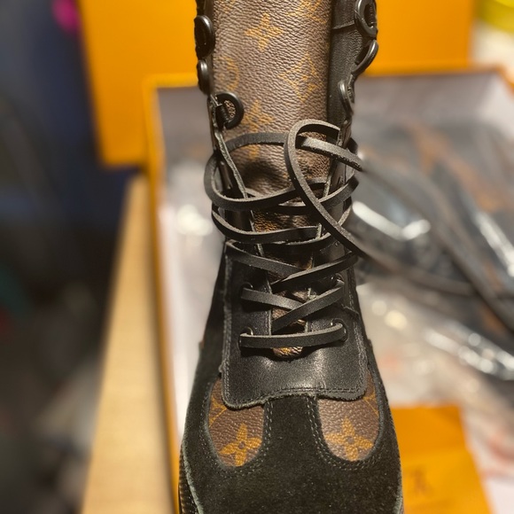 Louis Vuitton boots (women) - Picture 1 of 5